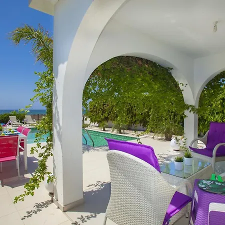 Ayia Thekla Seafront Lavender Вілла *